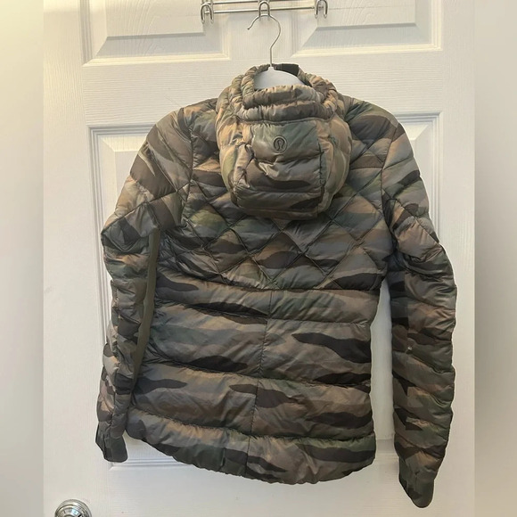 ! Lululemon Fluffin Awesome Jacket
Coast Camo Butter Pink Multi - Picture 5 of 10